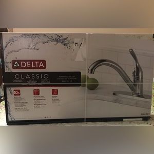 Delta Classic single handle kitchen faucet New sealed model 100-DST